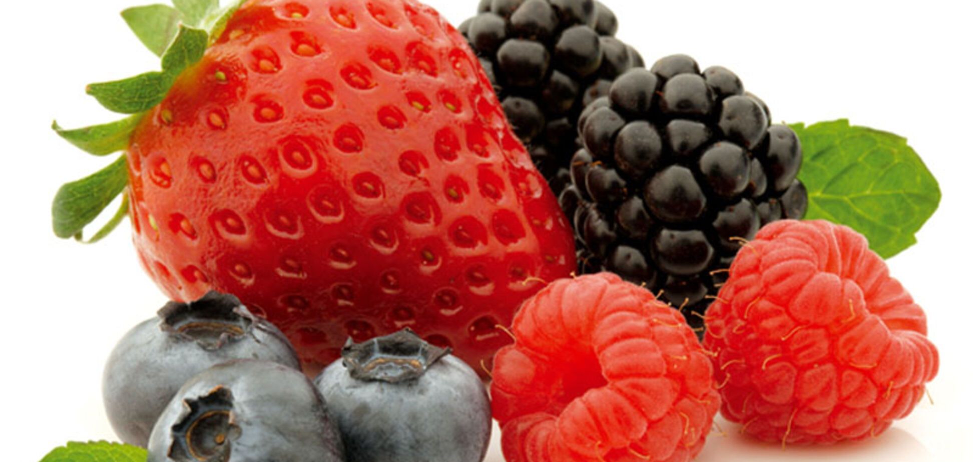 Чому так важливо їсти чорні та червоні ягоди