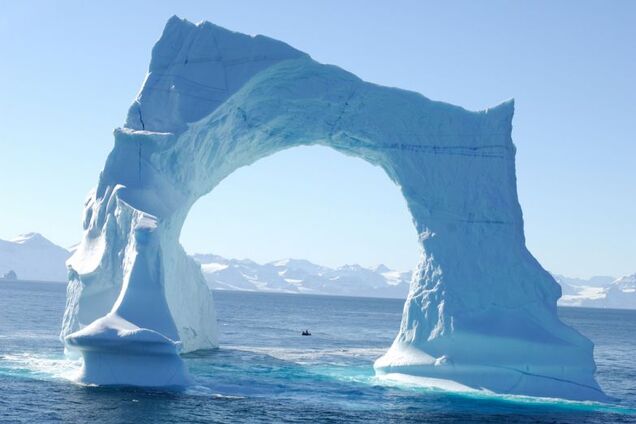 Маленька катастрофа: гігантський айсберг відколовся від Гренландії
