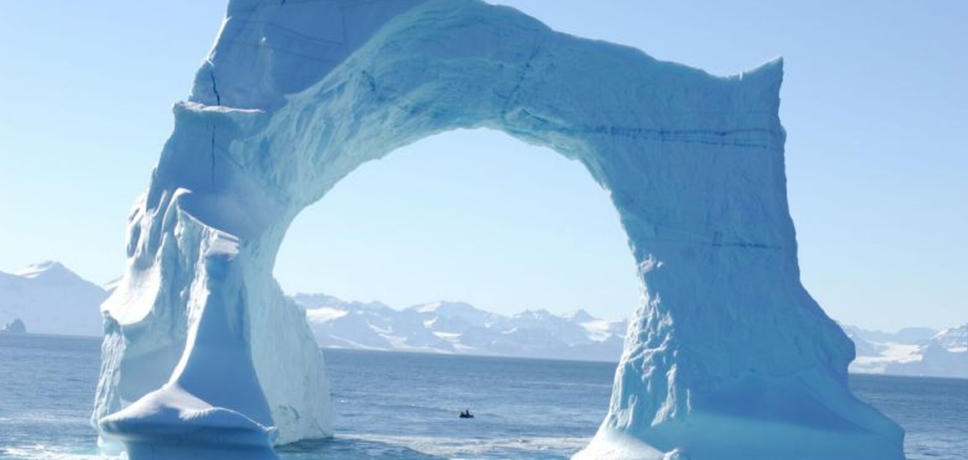 Маленькая катастрофа: гигантский айсберг откололся от Гренландии