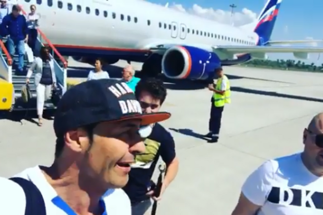 'А потом плачешься': экс-вокалист 'Чай вдвоем' показал видео из Крыма