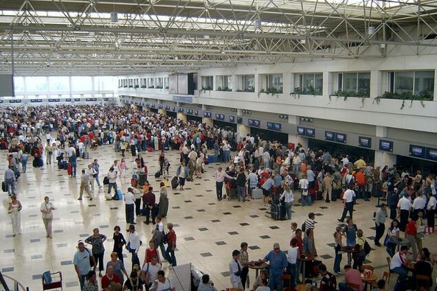 Без еды и воды: на турецком курорте снова застряли 170 украинцев