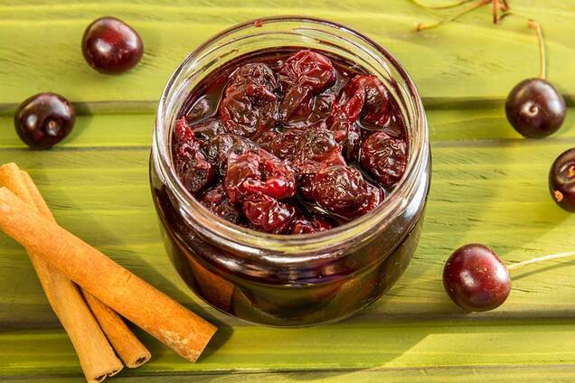 Вишневое варенье с корицей: рецепт от известного повара