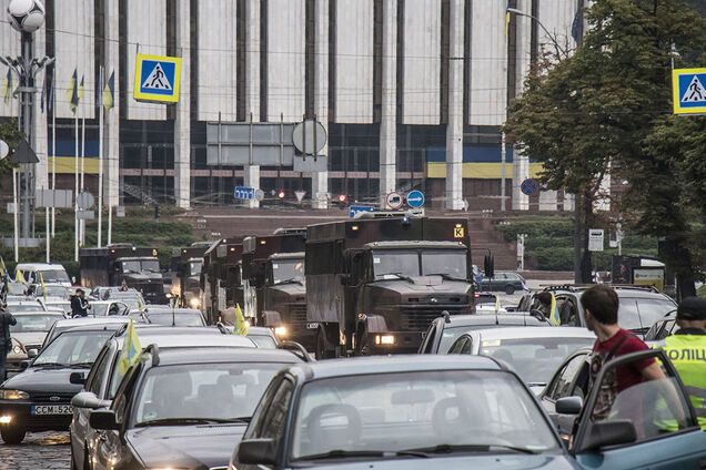 Владельцы авто на еврономерах перекрыли центр Киева