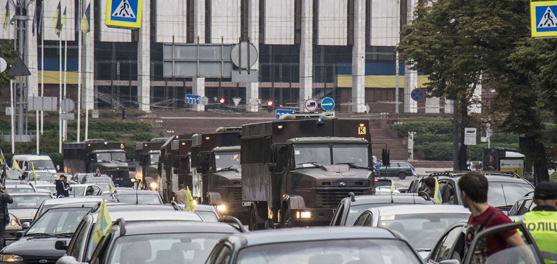 Владельцы авто на еврономерах перекрыли центр Киева