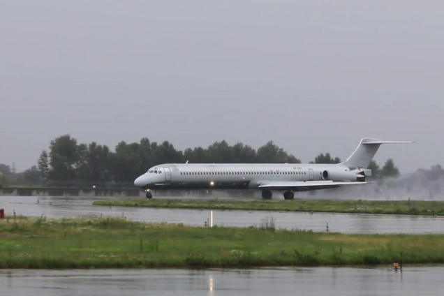 В 'Борисполі' здійснив аварійну посадку літак з 174 туристами: відео