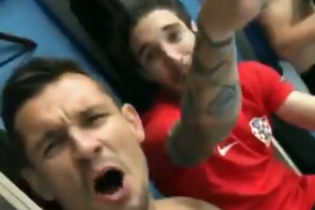 Футболисты сборной Хорватии повторили поступок Виды и Вукоевича - видеофакт