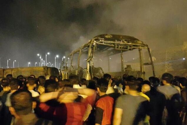 Згоріли в автобусі: в Ірані сталася страшна аварія
