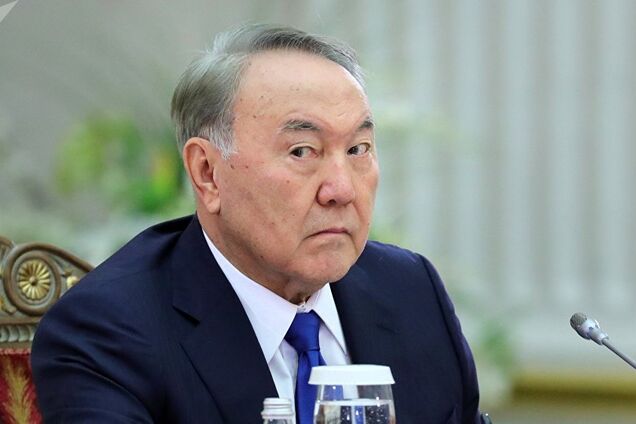 Назарбаев стал пожизненным председателем