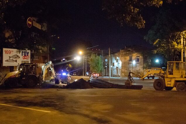 Якісно і зручно для містян: у Дніпрі дороги і трамвайні колії ремонтують уночі