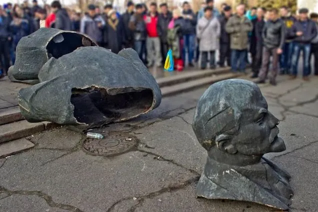 декомунізація в Україні