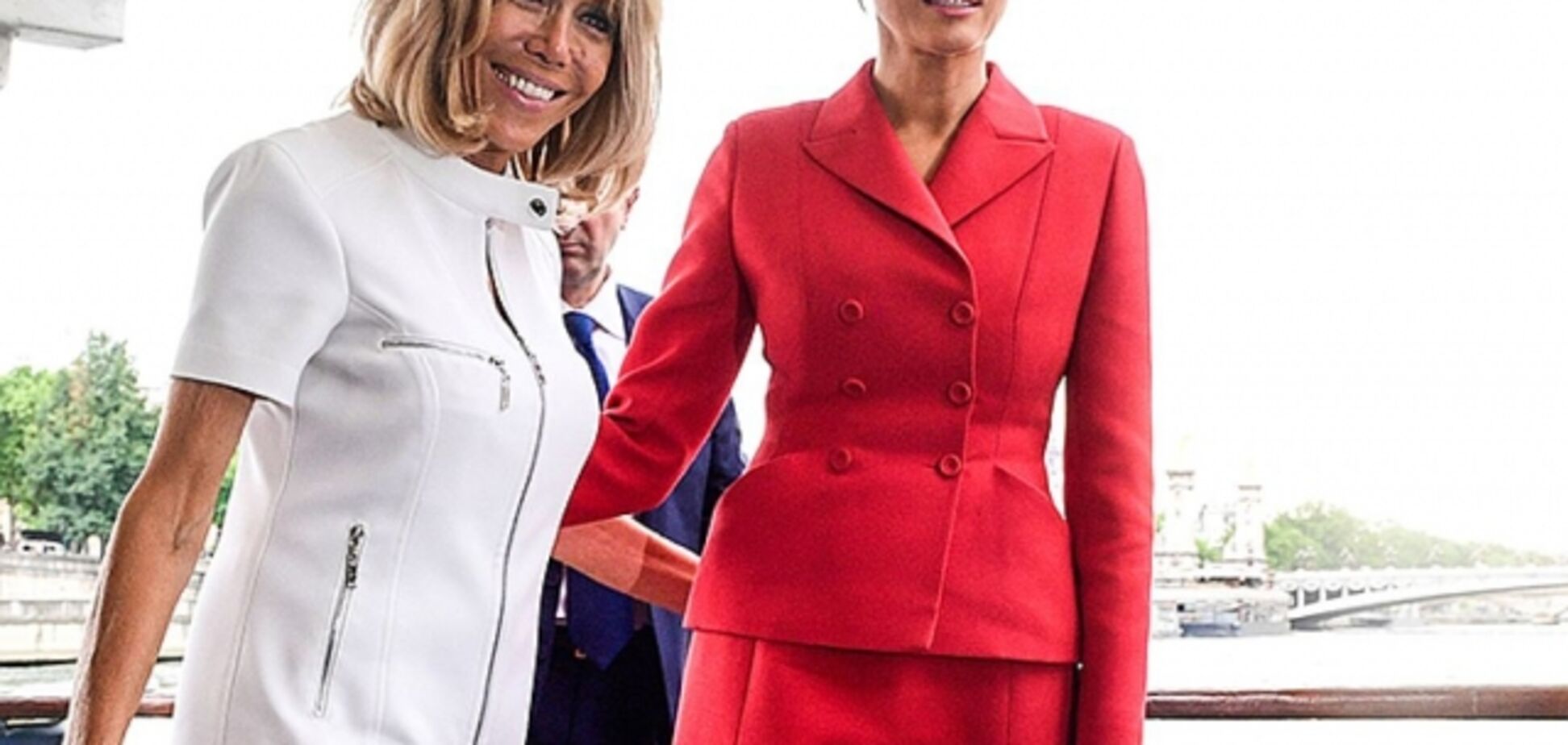 Меланию Трамп и Бриджит Макрон 'подловили' на дружеском общении