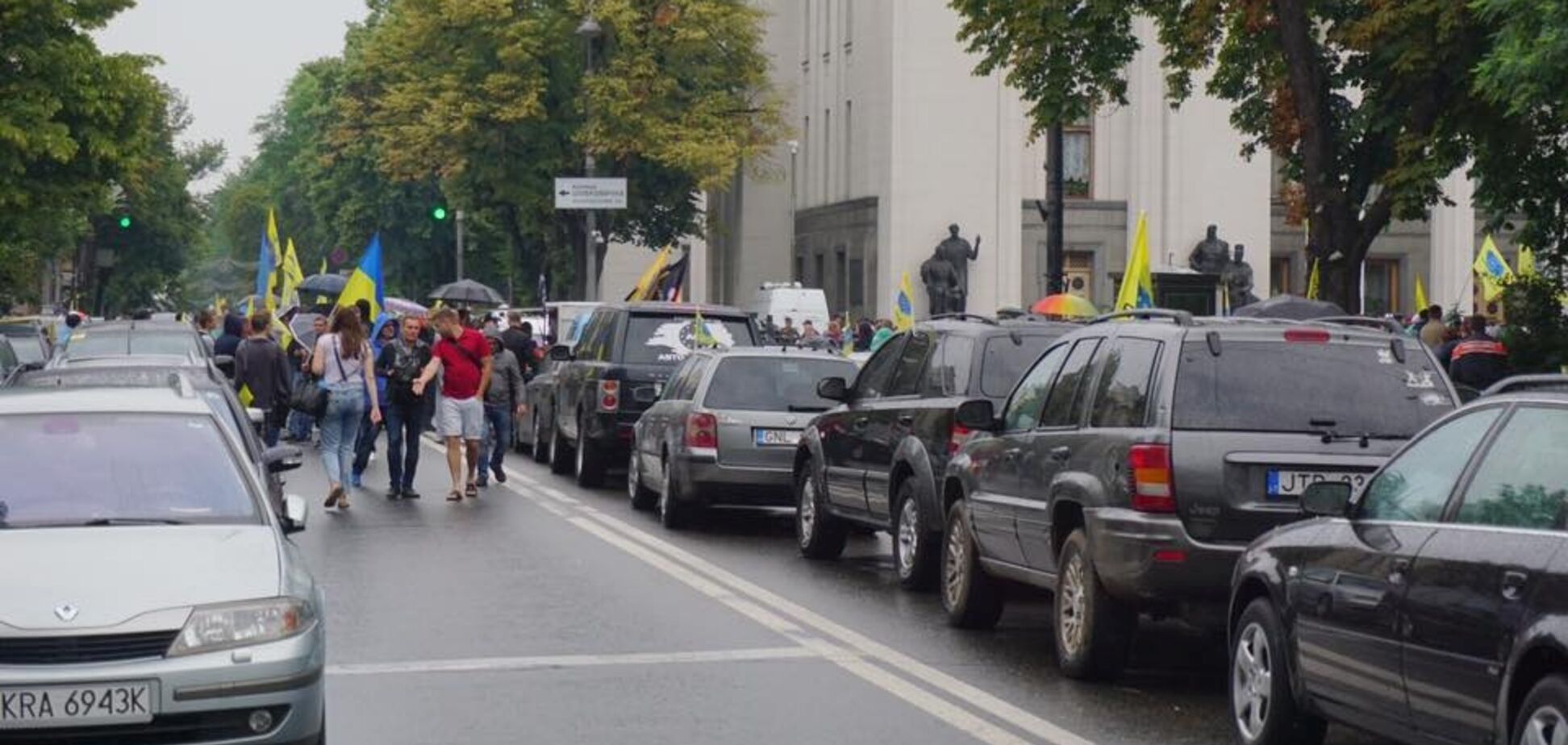 'Приедем к ним домой': активисты на еврономерах пригрозили Раде