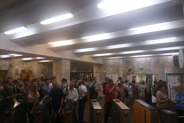 'Це пекельний треш': в метро Києва стався колапс. Опубліковано фото і відео