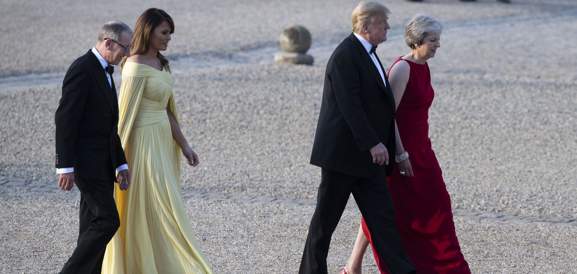  Как принцесса: Мелания Трамп покорила роскошным нарядом