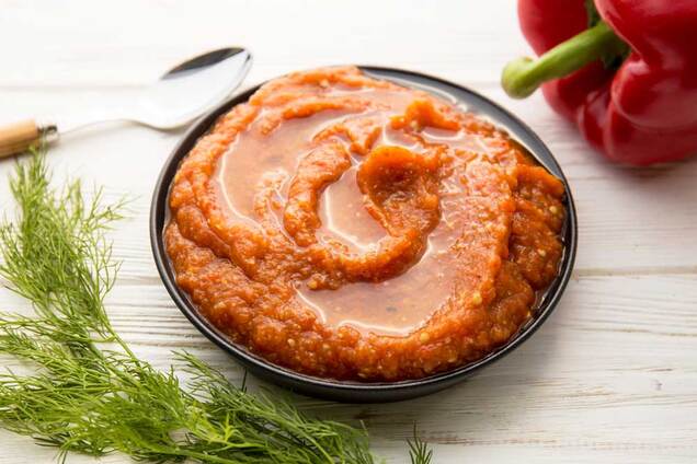 'Просто и вкусно': известный повар поделился рецептом икры из овощей