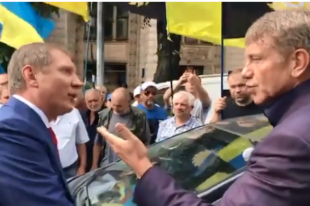 На митинге шахтеров в Киеве произошла потасовка между министром и нардепом