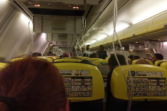 "Горять вуха, повітря немає": в Німеччині літак здійснив жорстку посадку за 5 хвилин