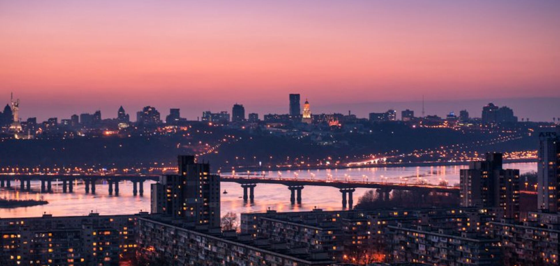 Огни мегаполиса: как выглядит ночной Киев с высоты