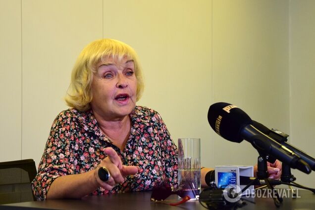 Заливают суп через нос: Роговцева рассказала о мучениях Сенцова