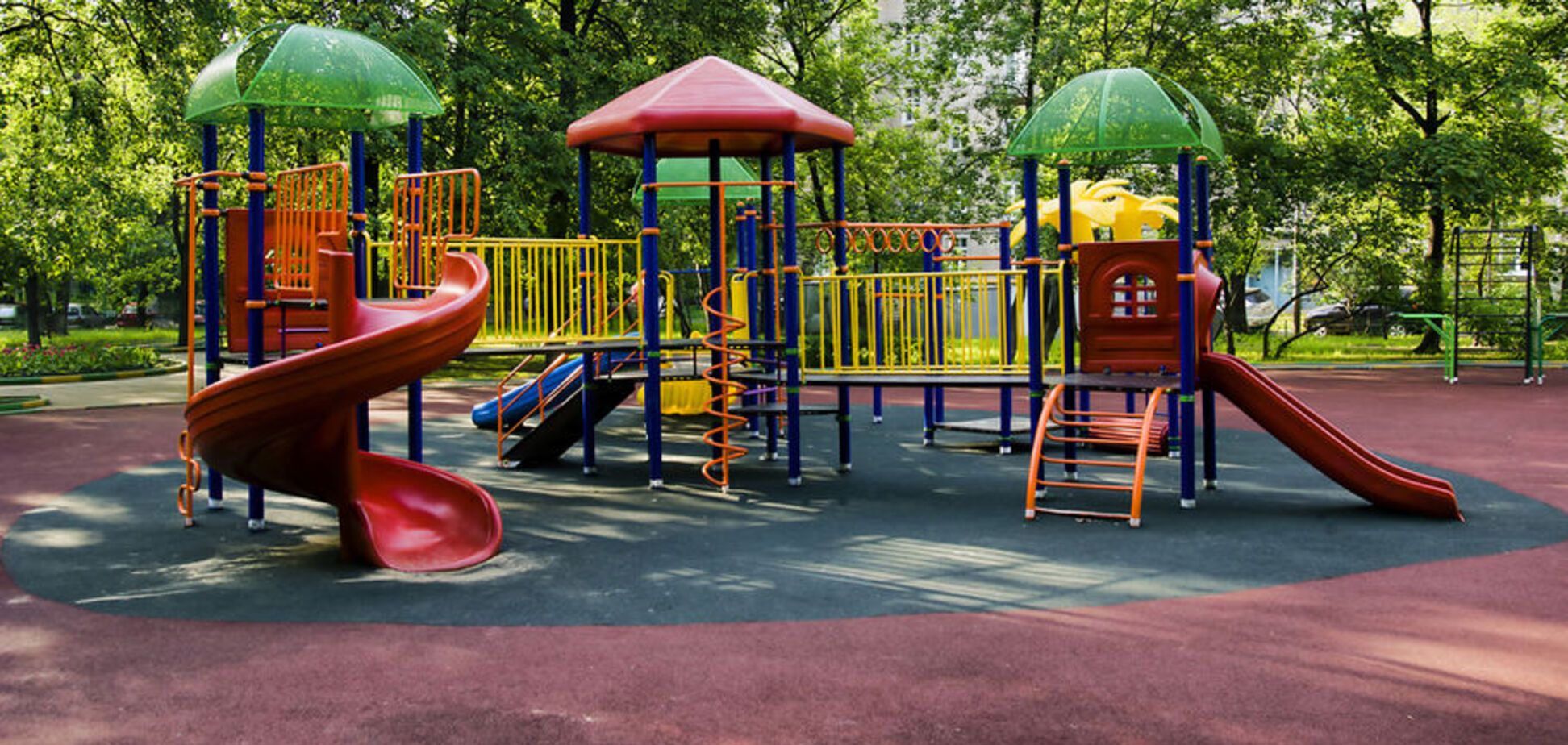 Избивали и бросали камни: в Киеве произошло жестокое нападение на детей