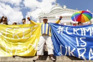 "Слава Украине!" В Хельсинки вспыхнули протесты из-за встречи Трампа с Путиным