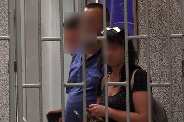 Прикувала ланцюгом: на Прикарпатті горе-матір знущалася над своїми дітьми