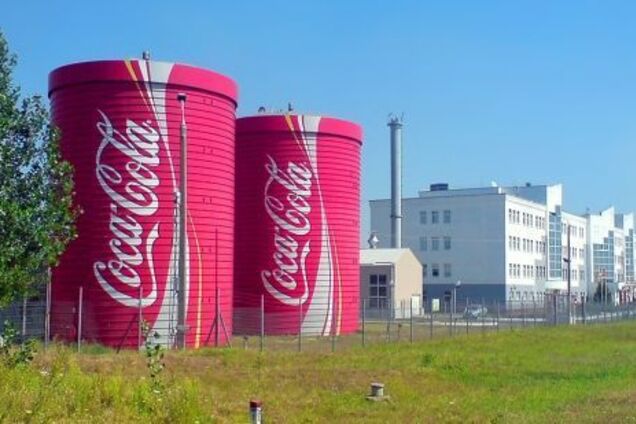 Coca-Cola і Carlsberg вимушені зупинити виробництво в Україні: названа причина