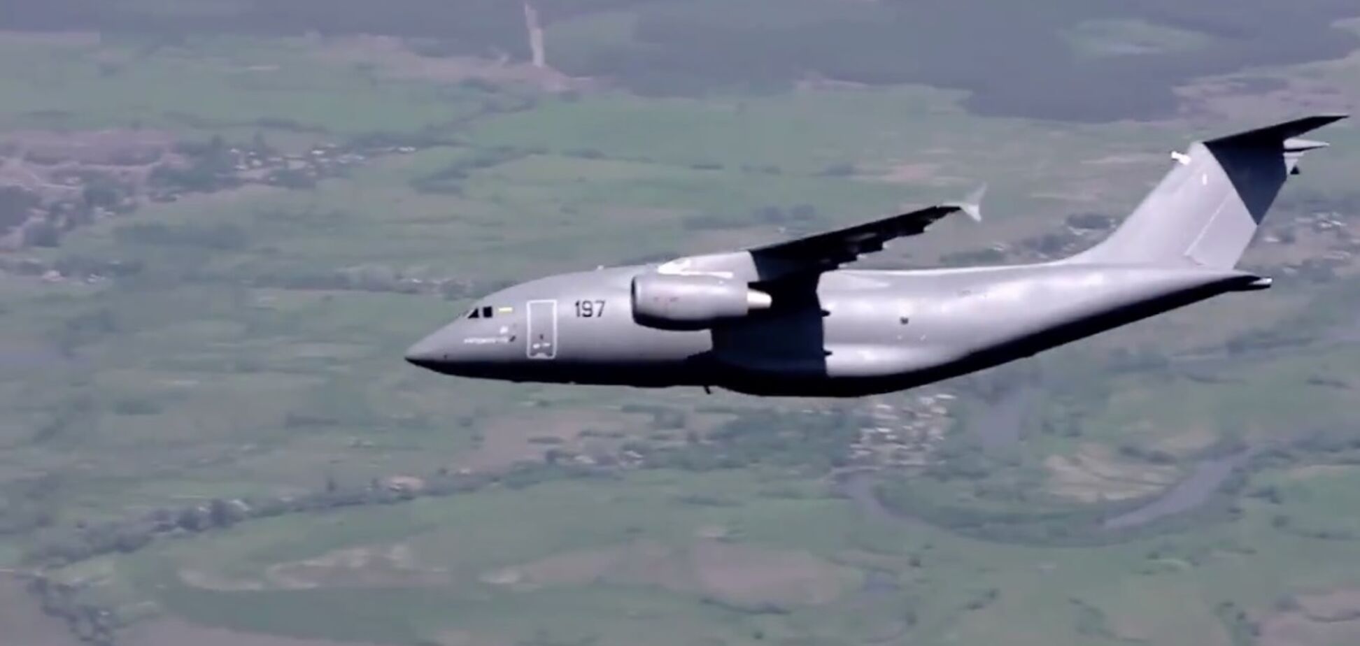 Україна похвалилася новим літаком на великому авіасалоні: з'явилося відео