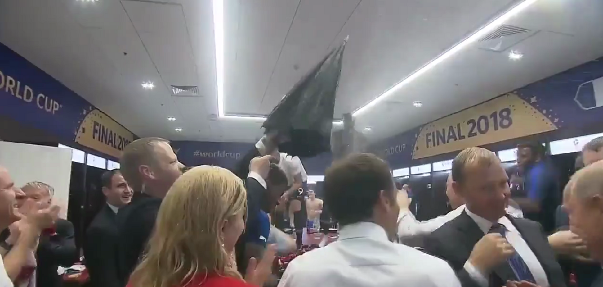 Охране Путина пришлось защищать его в раздевалке сборной Франции