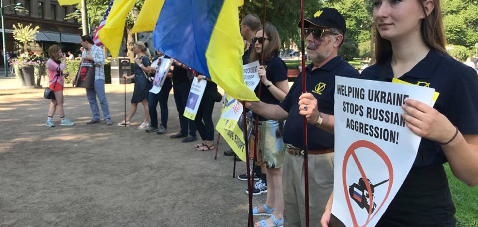 Трампе, дави: українці у Гельсінкі 'передали привіт' Путіну