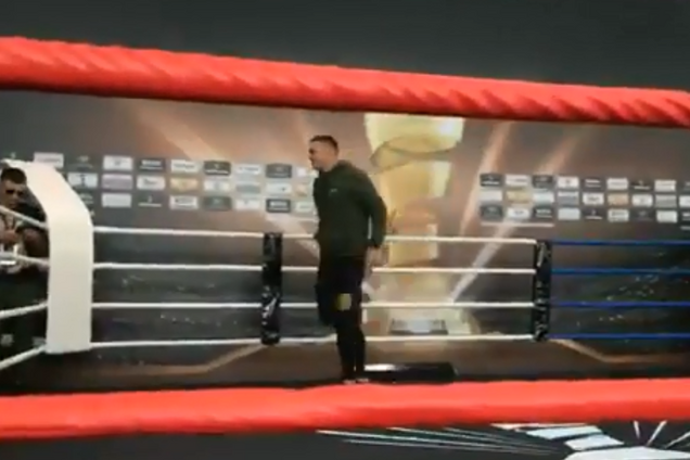 Усик отказался проводить открытую тренировку в Москве