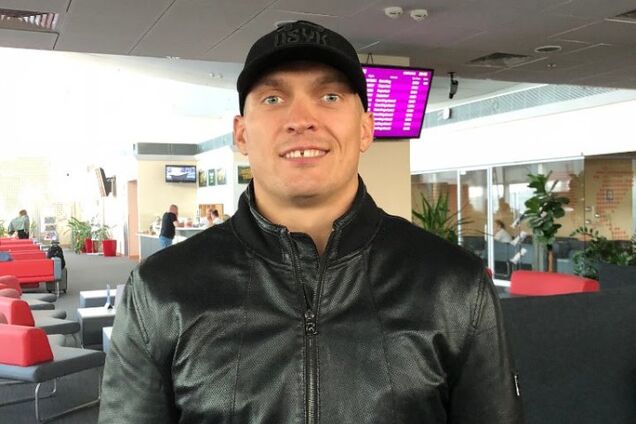 Усик устроил лютый троллинг на пресс-конференции с Гассиевым