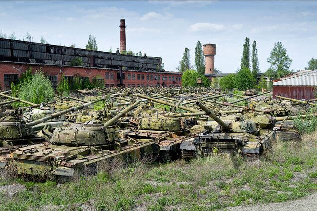 Пока идет война: кто бросил 'секретную' военную базу в Украине без охраны