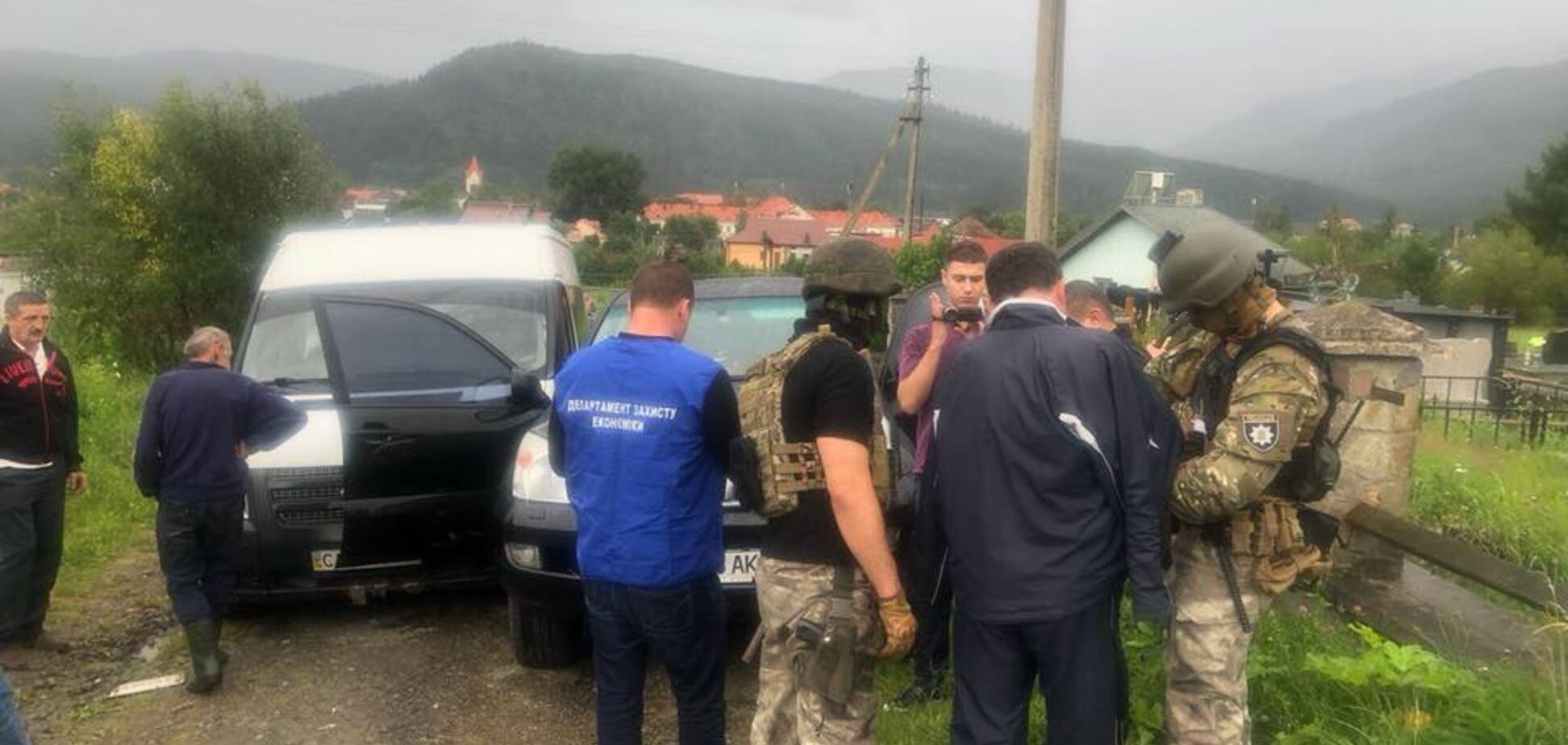 Москаль у кайданках: Луценко показав фото спецоперації