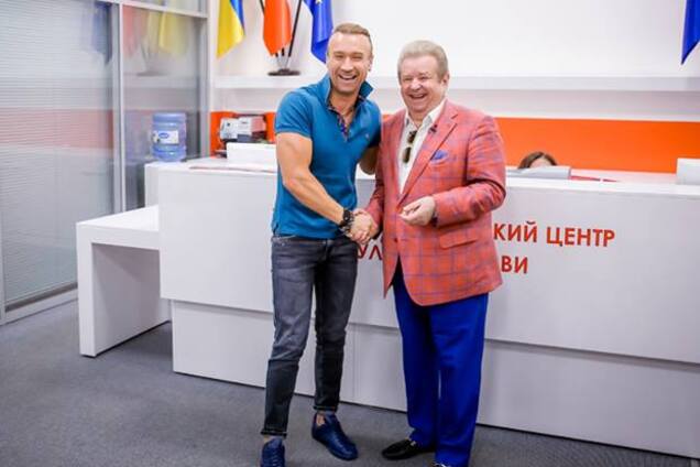 'Дівчата збожеволіють': Олег Винник влаштувався на нову роботу