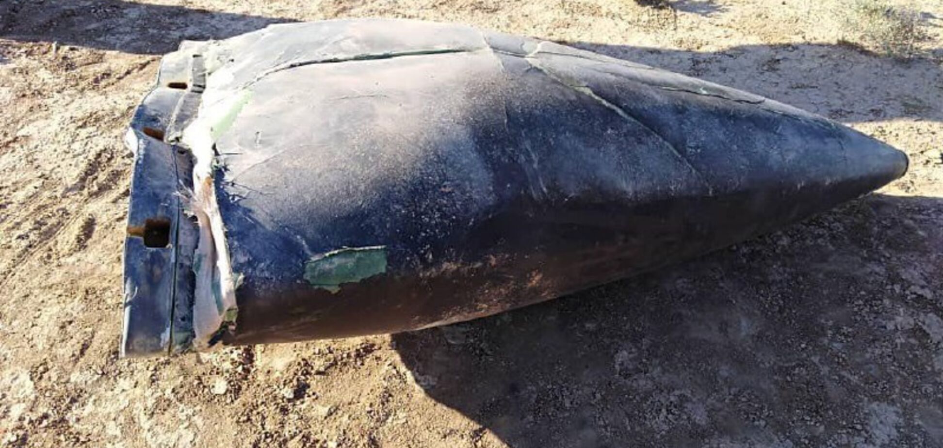 У Сирії розбився загадковий військовий літак: фото після потужного вибуху