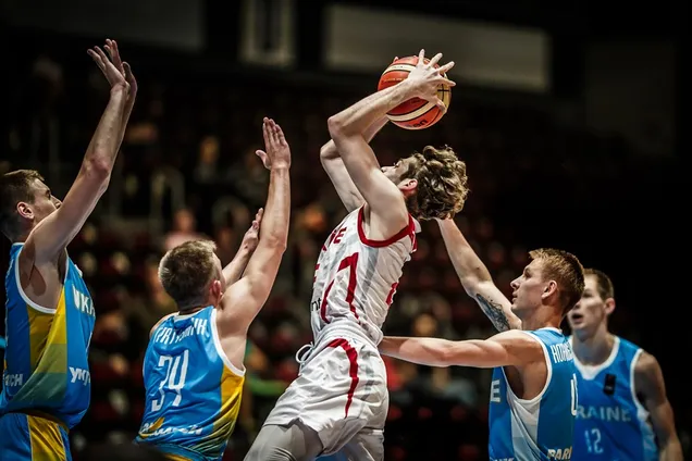 Збірна України програла в 1/8 фіналу Євробаскету U-20