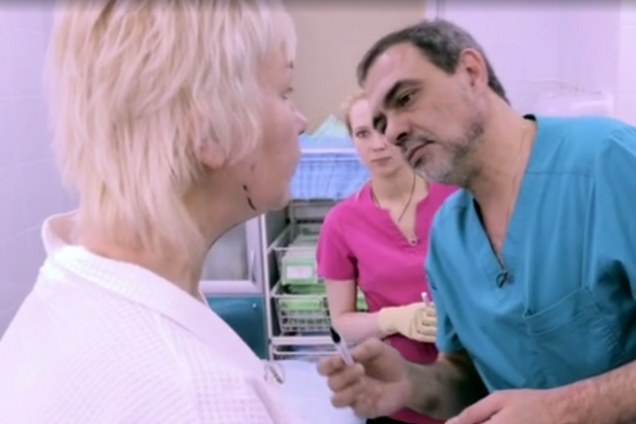 Бывшая любовница Макаревича впервые стала мамой в 51 год: фото сына