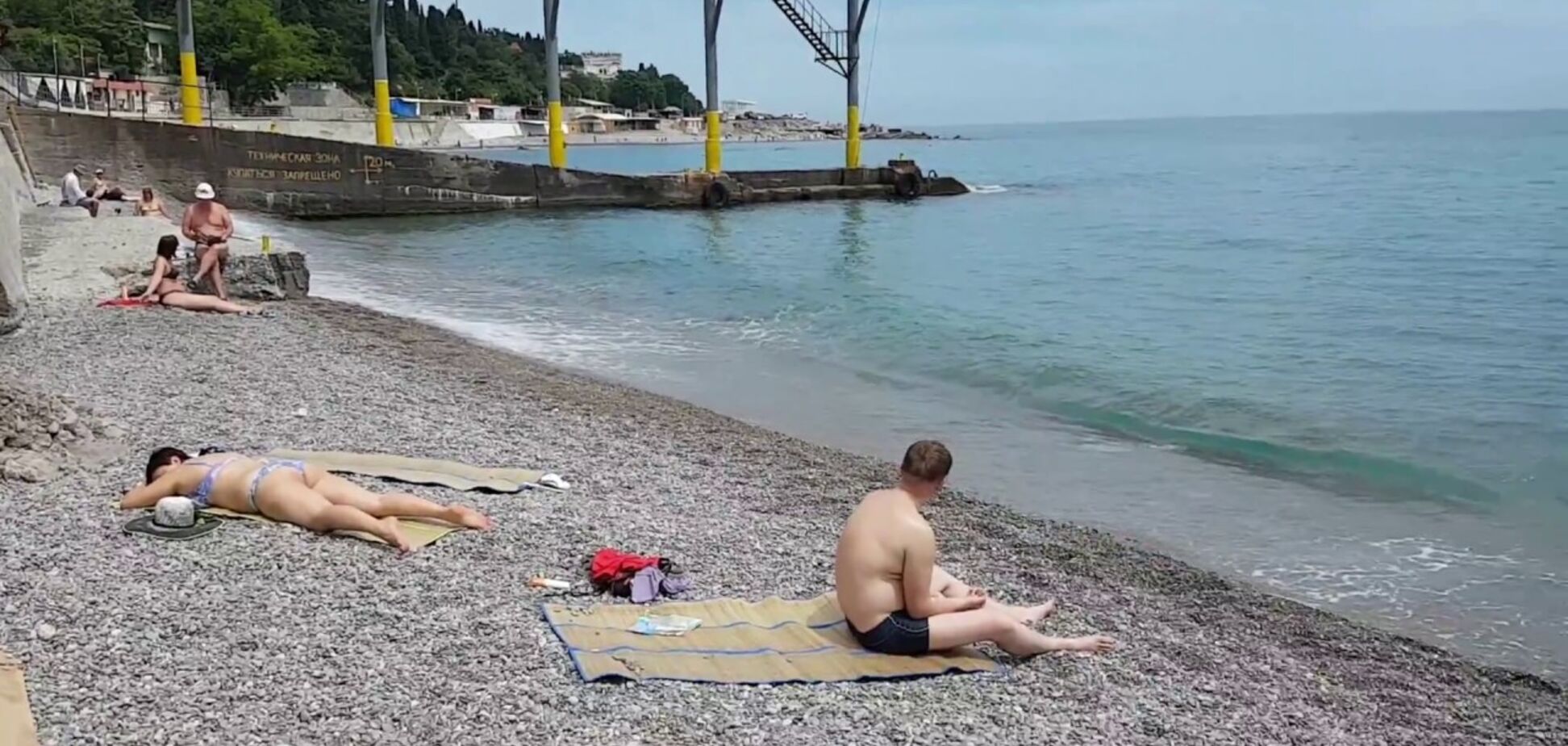 'Тащат крупы и колбасу': крымчане обозлились на россиян