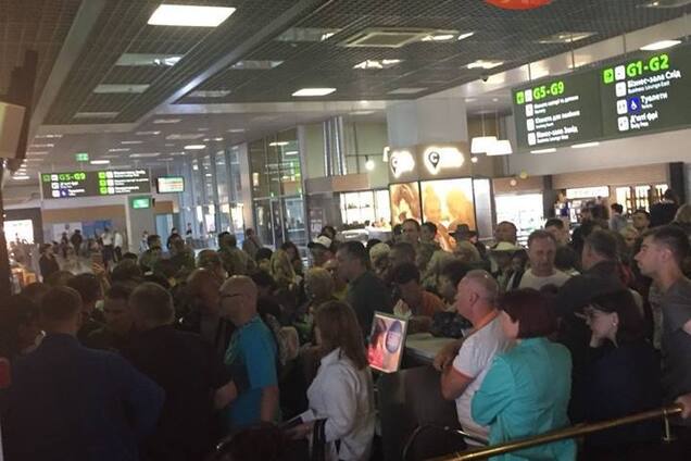 Працівника 'відбивали' спецназівці: нові подробиці 'полону' пасажирів у 'Жулянах'