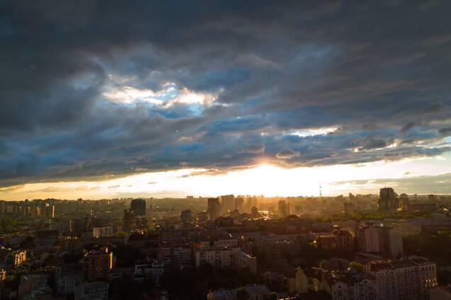 Захід в Києві з висоти: опубліковані неймовірні фото