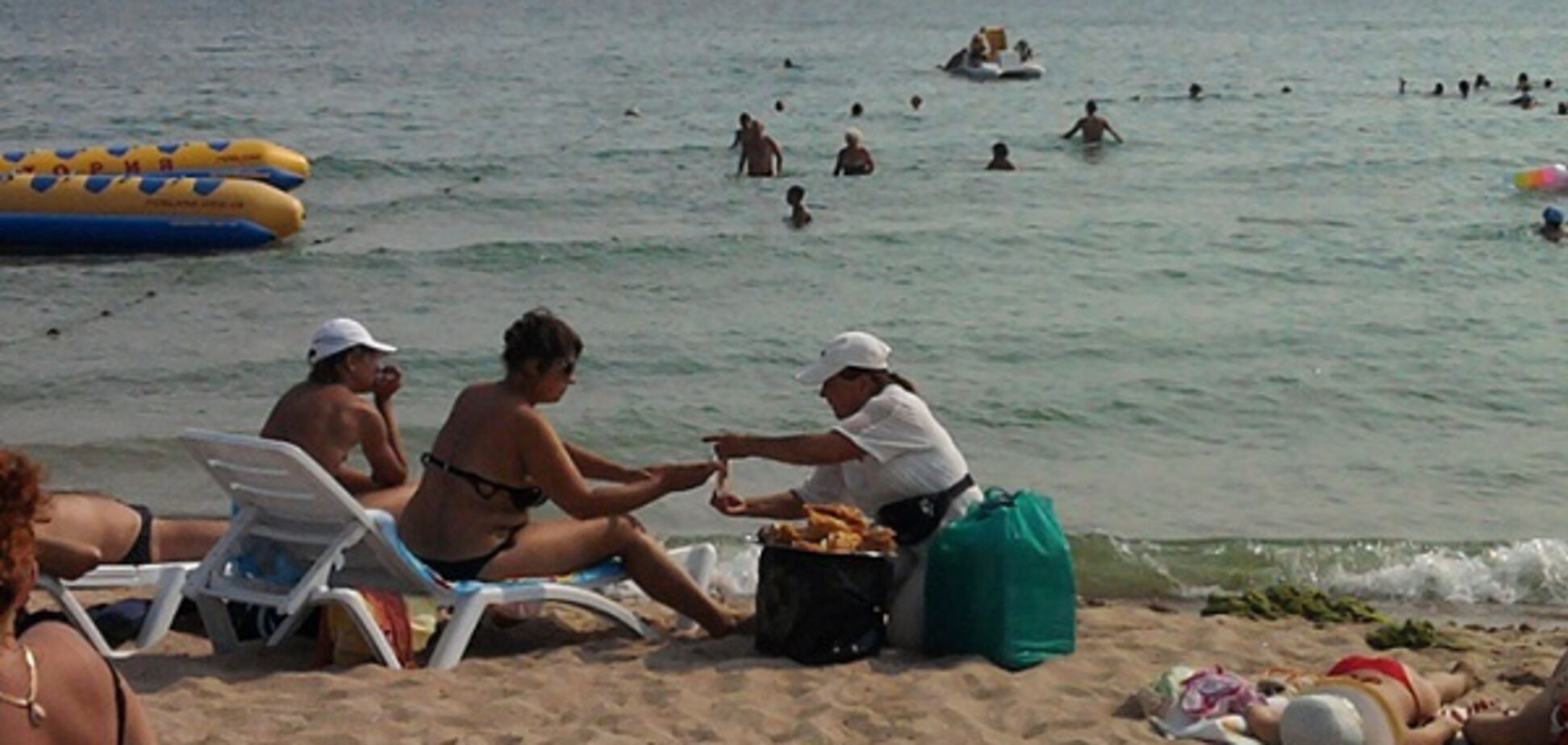 Їжу зберігали в туалеті: відомий пляж Одеси потрапив у скандал