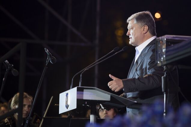 Порошенко наградил актера Джона Малковича