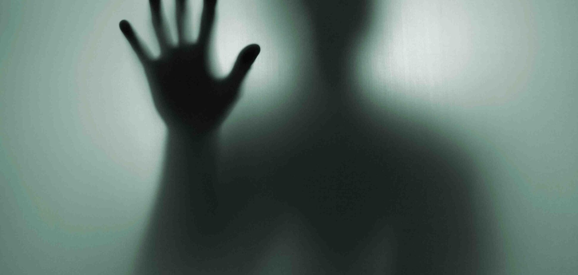 'Щось торкнулося ноги': сім'ю налякав привид на фото. Реальний знімок