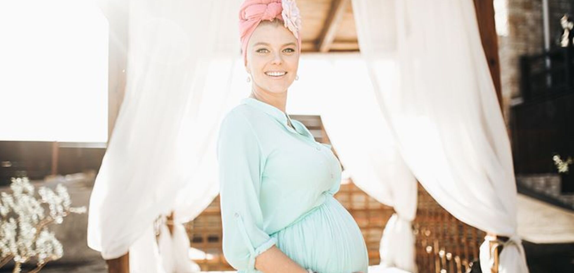 Донька легендарного українського футболіста народила: фото щасливої матусі