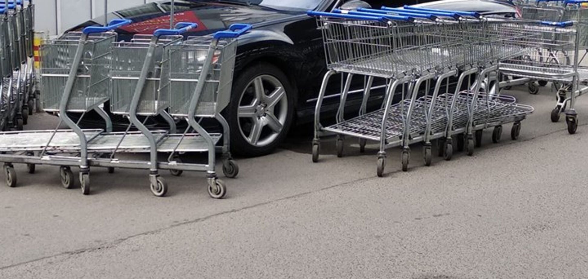 'Карма наздоганяє': у Львові креативно поставили на місце автохама