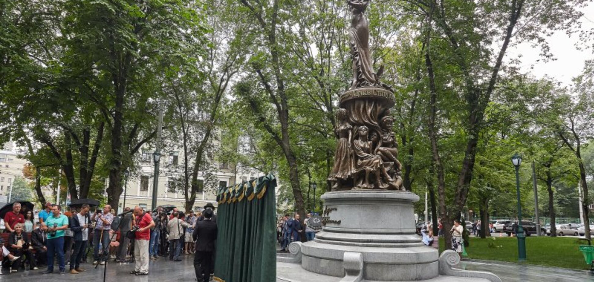 'Чем прославила московская артистка?' В Харькове разгорелся скандал вокруг памятника Гурченко