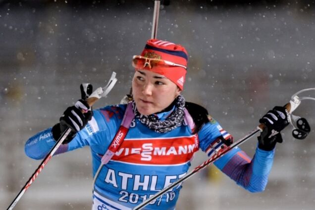 'Бегают по щебенке и в перерытых бульдозерами оврагах': российские биатлонисты тренируются в адских условиях