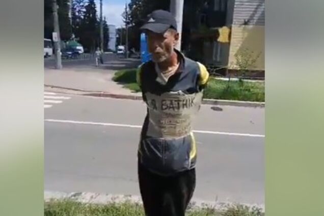 'Я в*тник': у Чернігові чоловіка прив'язали до стовпа