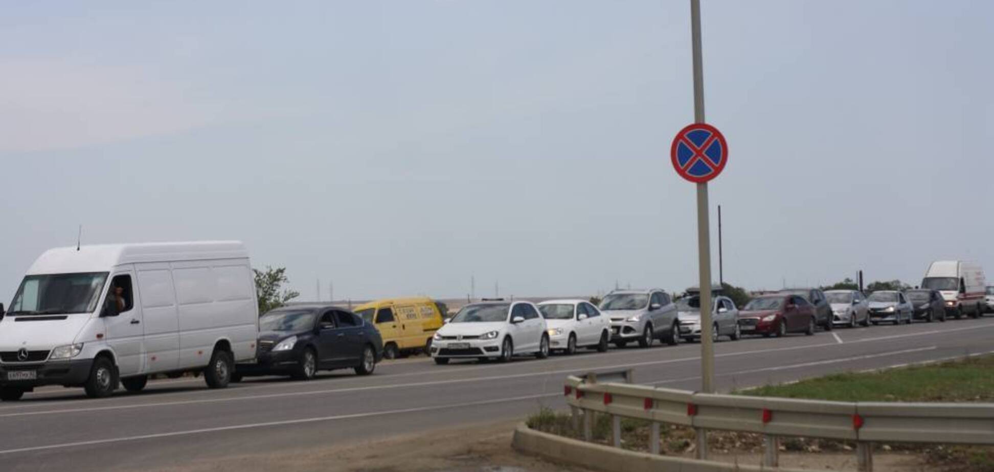 Пробка на 15 км: 'ихтамнеты' парализовали Крым